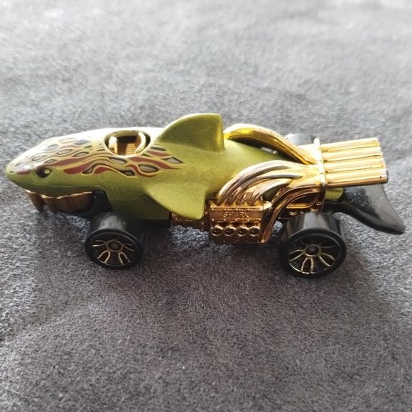 2011 Hot Wheels Imagination Sharkcruiser - Picture 4 of 5